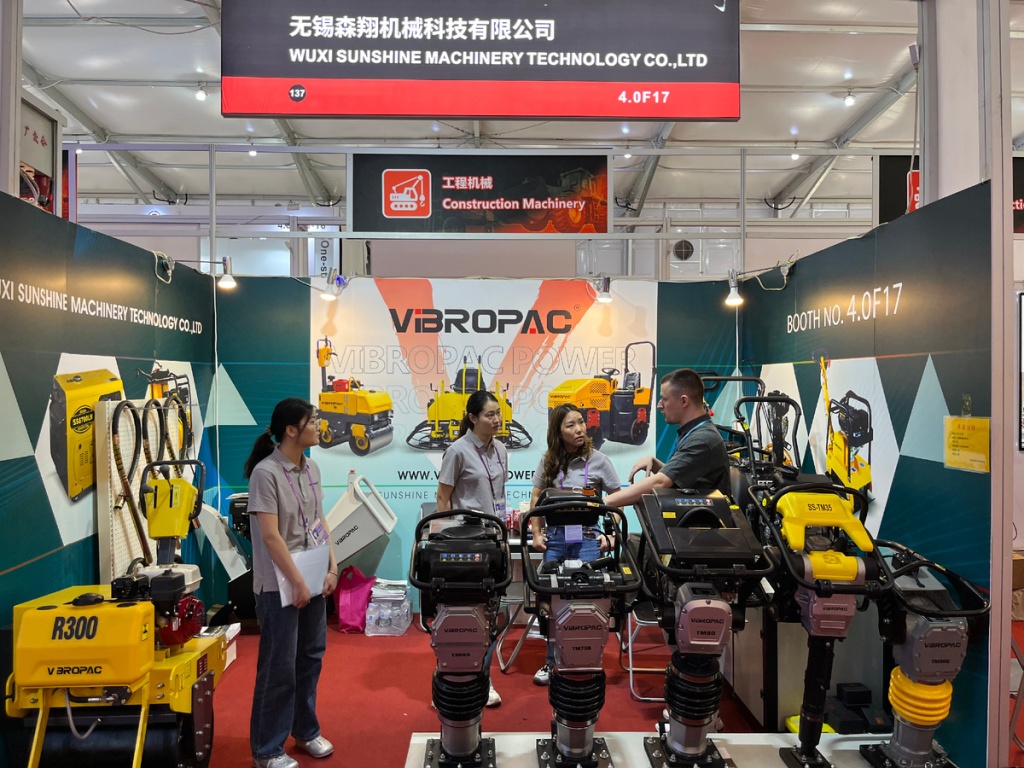 137-я выставка Canton Fair Canton_Fair-02.jpg